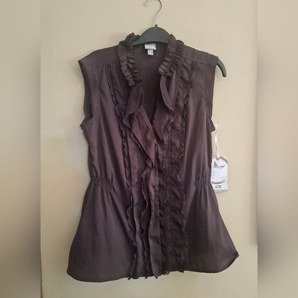 Sleeveless ruffled Blouse,Converse All-Star Button Front Ruffled Burgundy color - Picture 2 of 8